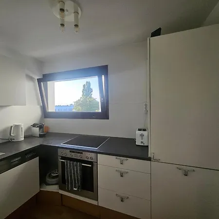 Luxury Airport Nbg Apartment *