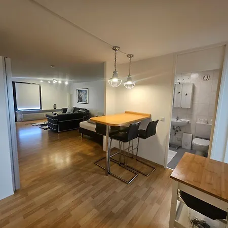 Luxury Airport Nbg Apartment *
